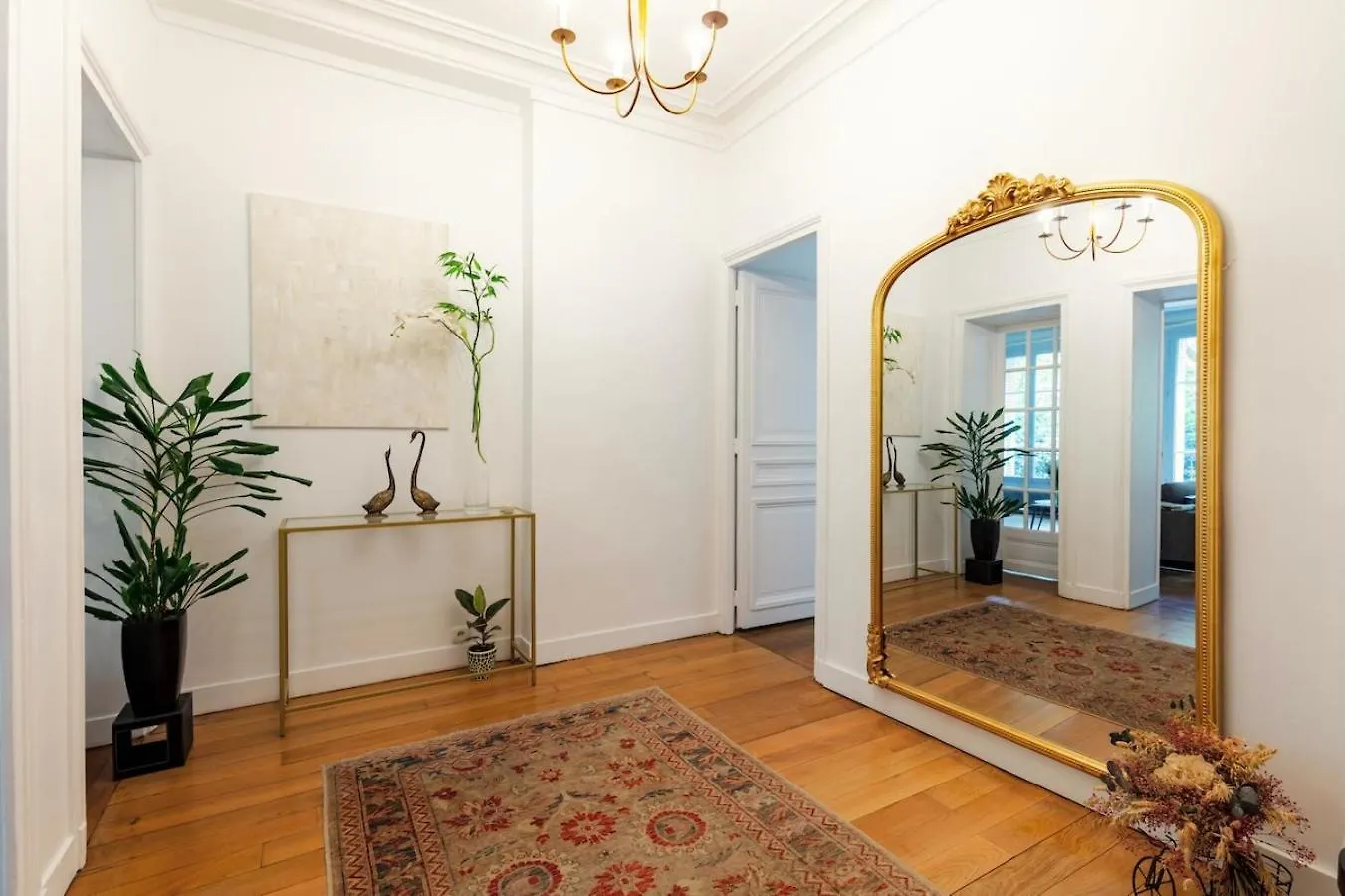 Charming French Style Apartment With Eiffel Tower View Prime Location Near Top Attractions パリ