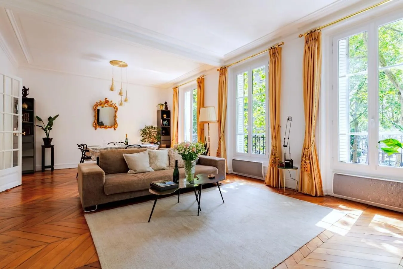 Charming French Style Apartment With Eiffel Tower View Prime Location Near Top Attractions パリ