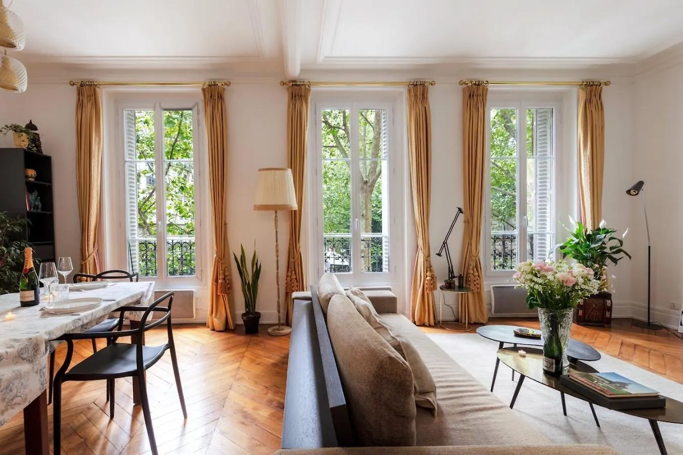 Charming French Style Apartment With Eiffel Tower View Prime Location Near Top Attractions パリ フランス