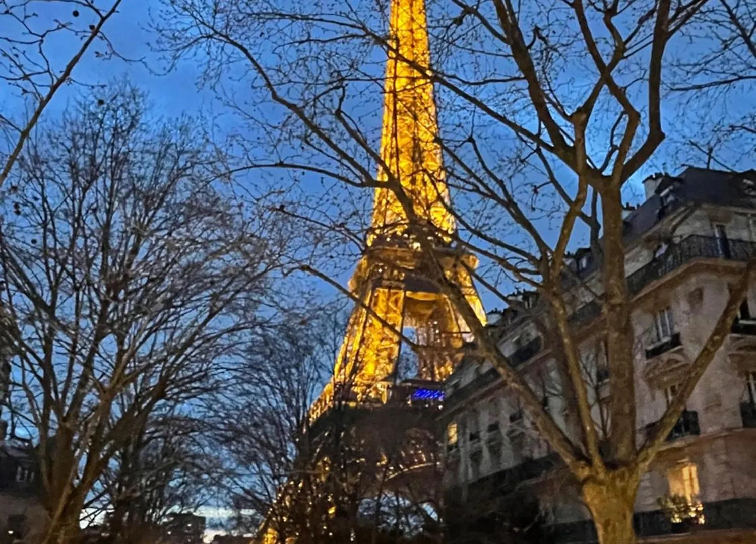 Charming French Style Apartment With Eiffel Tower View Prime Location Near Top Attractions パリ