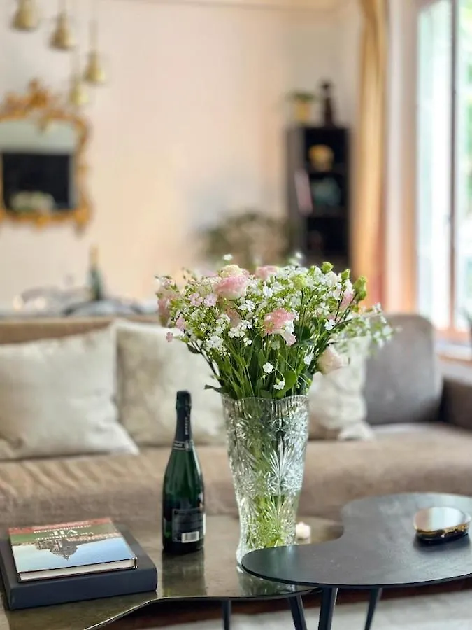 Charming French Style Apartment With Eiffel Tower View Prime Location Near Top Attractions Paris 0*,  France