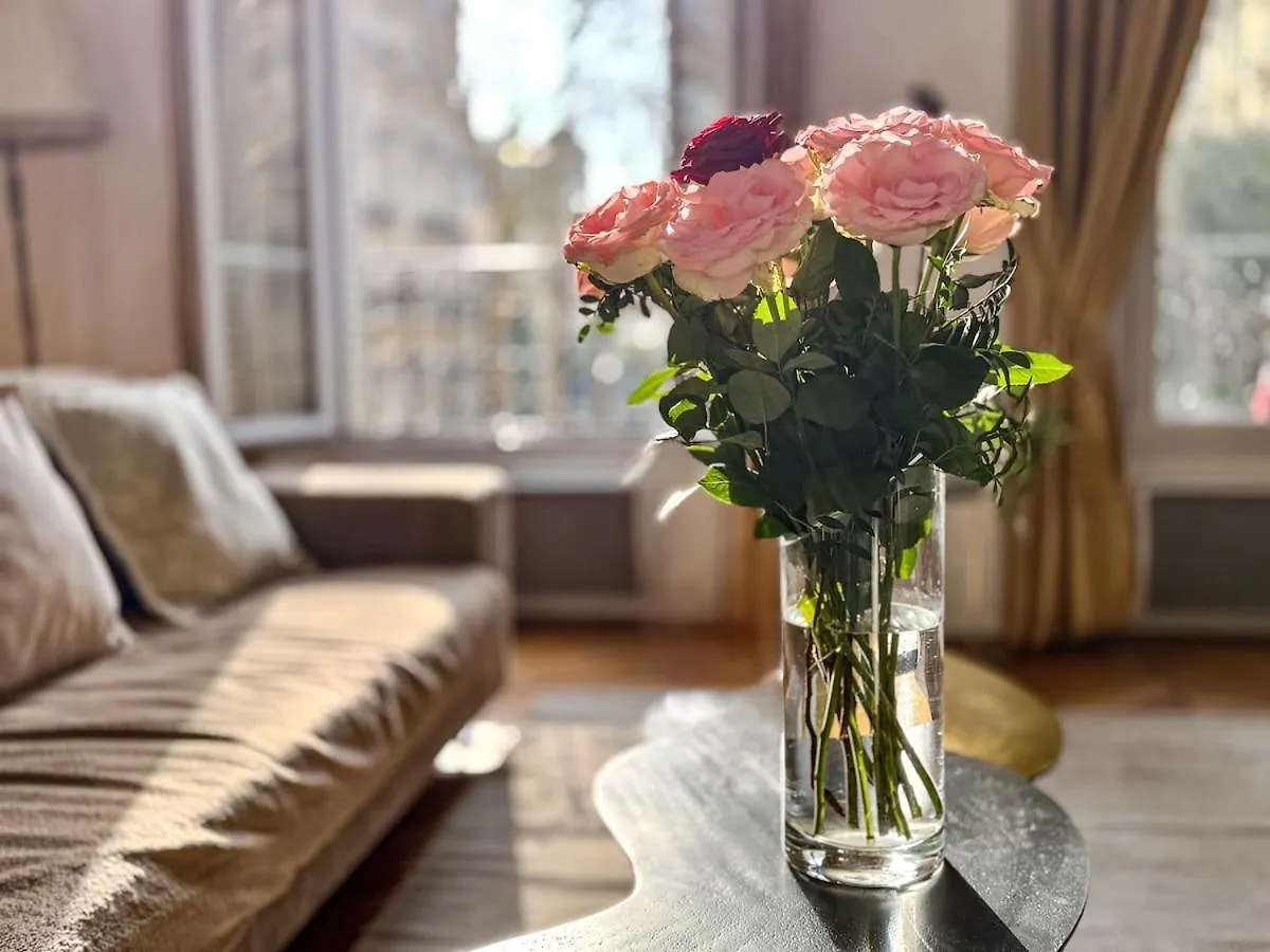 Charming French Style Apartment With Eiffel Tower View Prime Location Near Top Attractions París Francia