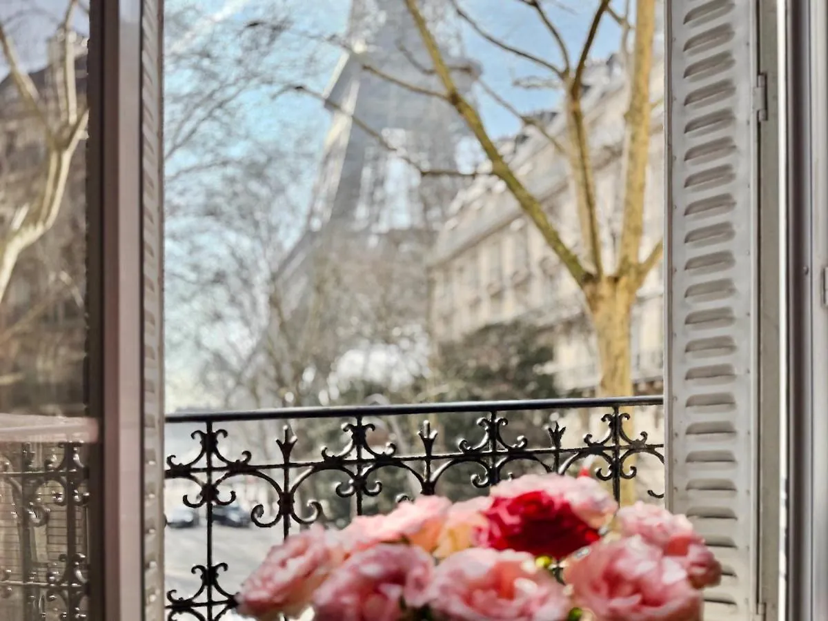 Charming French Style Apartment With Eiffel Tower View Prime Location Near Top Attractions París 0*,  Francia